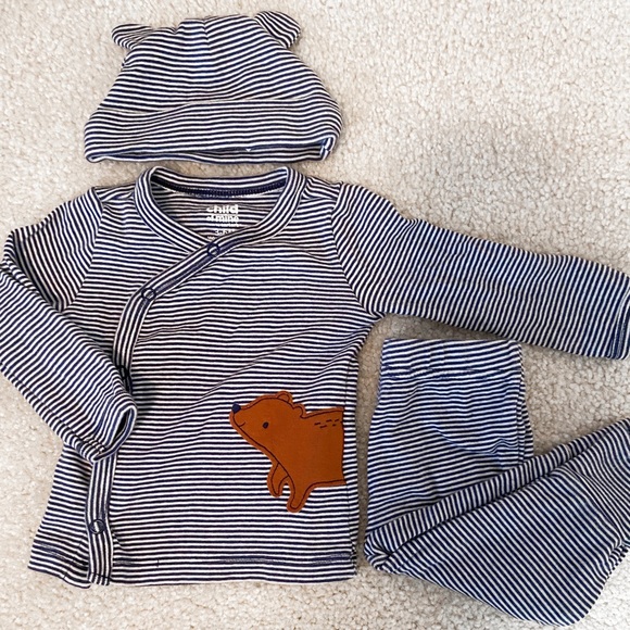 Carter’s Stripped 3 Piece Outfit - Picture 1 of 3